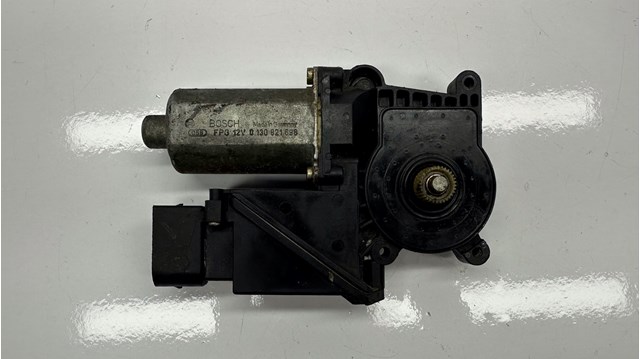Мотор склопідйомника дверей передніх, правих 0130821698 MERCEDES