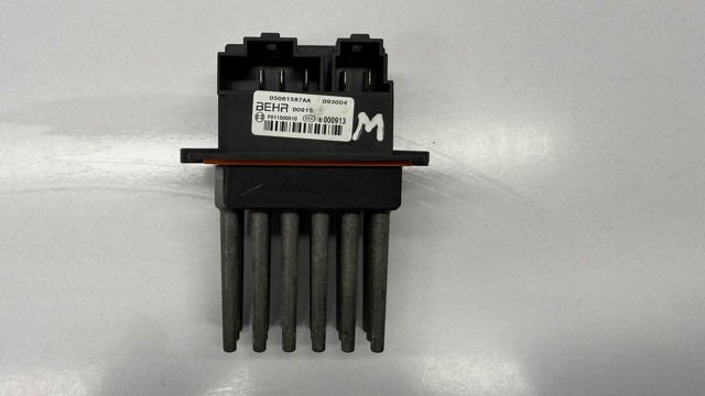 Резистор моторчика вентилятора A/C 05061587AA CHRYSLER