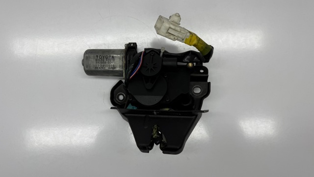 Замок дверей багажника 6465050010 TOYOTA