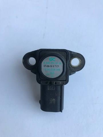 Датчик тиску повітря A0061531328 MERCEDES
