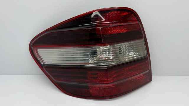 Ліхтар задній лівий A1648203964 MERCEDES