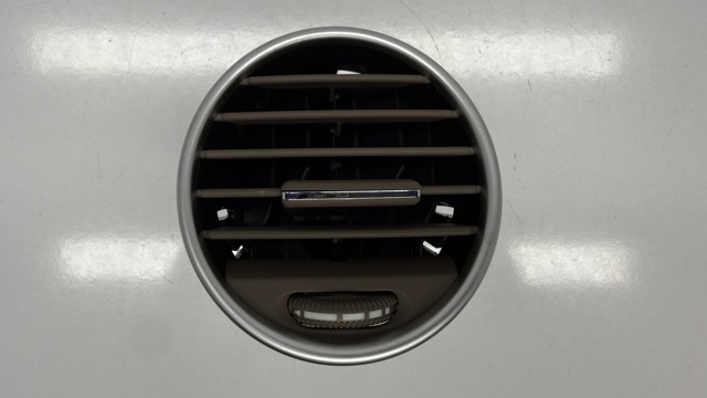 Решітка повітропровода A1648302154 MERCEDES