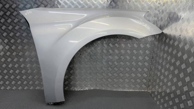 Переднє праве крило A1648810201 MERCEDES