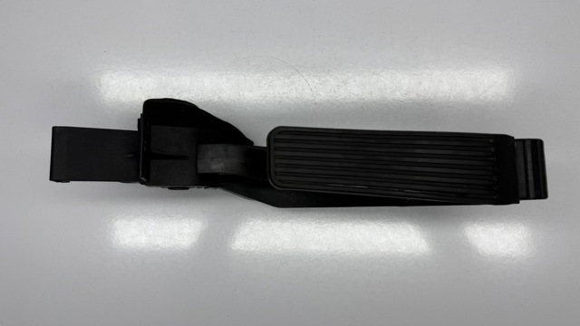 Педаль акселератора A2033000104 MERCEDES
