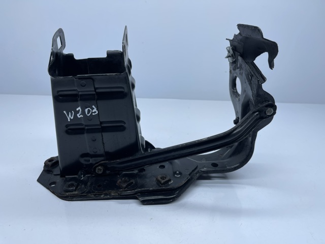 Кронштейн підсилювача переднього бампера A2036202295 MERCEDES