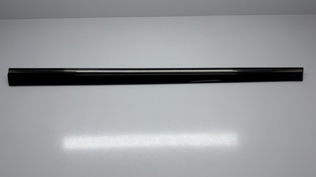 Молдинг передньої правої двері A2036905062 MERCEDES