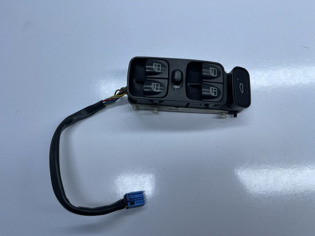 Кнопки переднього лівого склопід'ємника A2038200110 MERCEDES