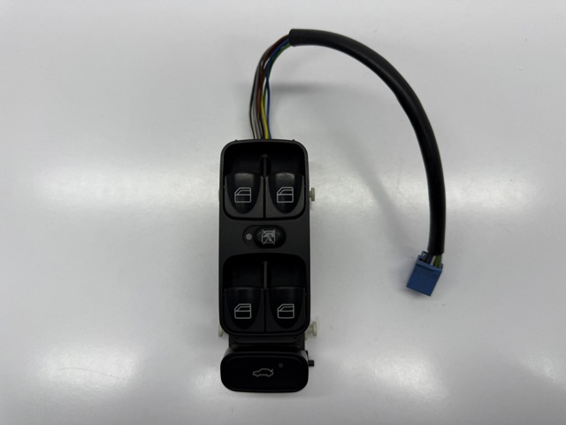 Кнопки переднього лівого склопід'ємника A2038210679 MERCEDES