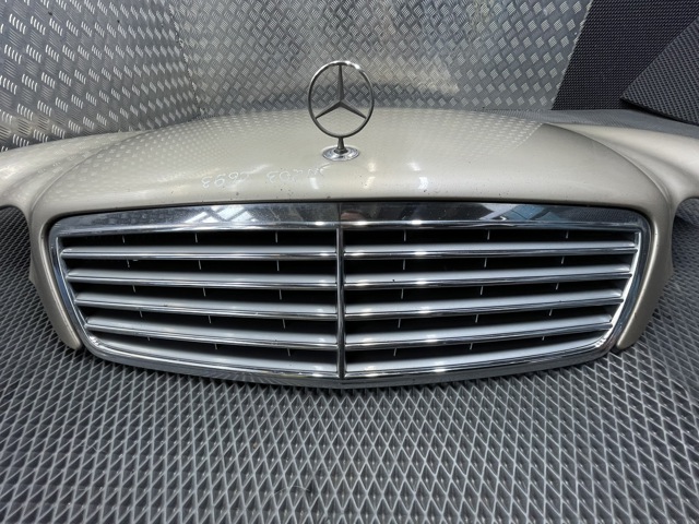Решітка A2038800183 MERCEDES