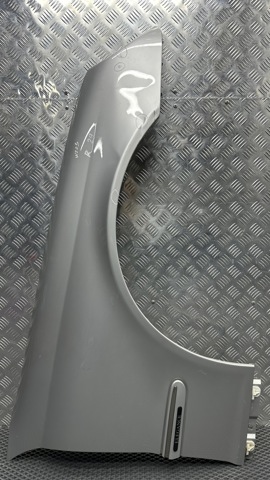 Переднє праве крило A2038800218 MERCEDES