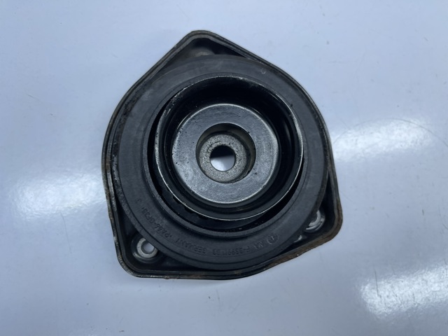 Подушка амортизатора переднього A2043201273 MERCEDES