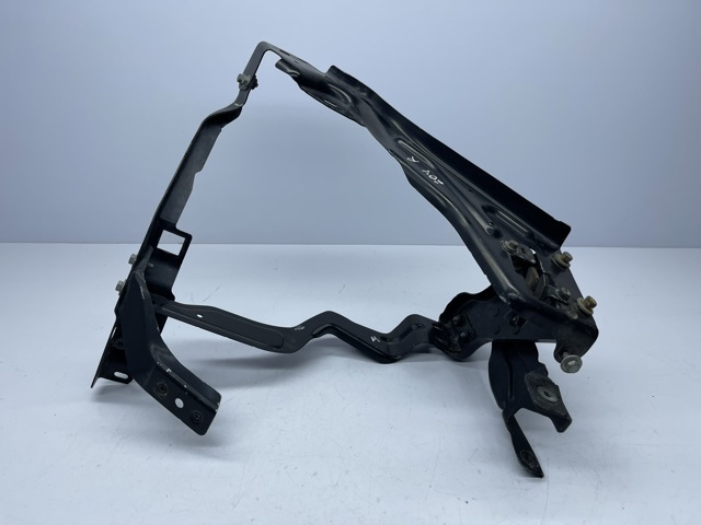 Рамка радіатора права A2046201091 MERCEDES