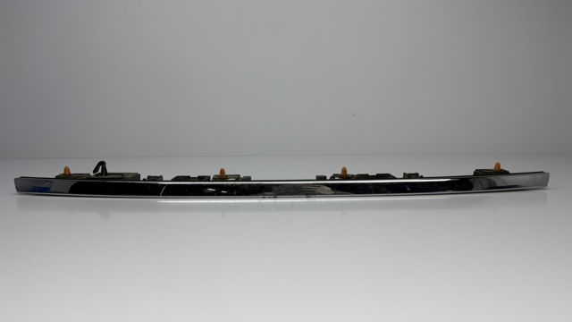 Накладка задньої 3-й/5-й двері A2047400593 MERCEDES