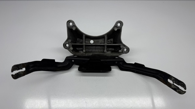 Кронштейн подушки коробки передач A2112420340 MERCEDES