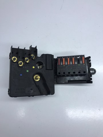 Колодка сполучна плюсового кабелю A2115461141 MERCEDES