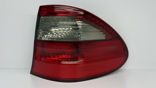Ліхтар задній правий, зовнішній A2118202864 MERCEDES