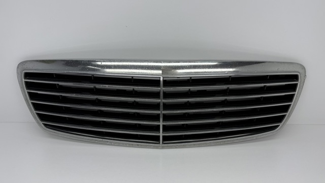 Решітка радіатора A2118800583 MERCEDES