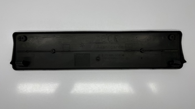 Рамка номерного знака автомобіля передня A2118850781 MERCEDES
