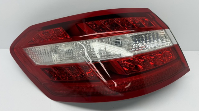 Задній лівий зовнішній ліхтар A2128200164 MERCEDES