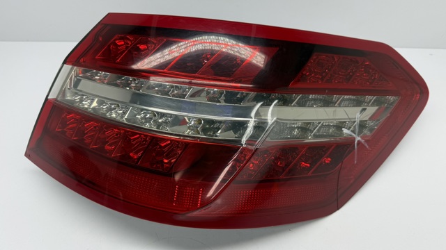 Задній правий зовнішній ліхтар A2128201264 MERCEDES
