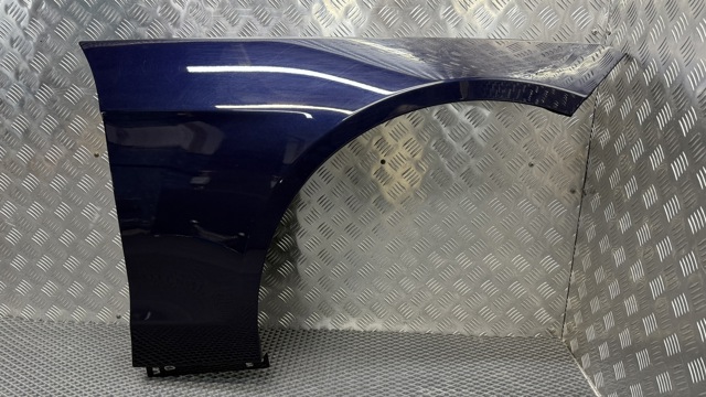 Переднє праве крило A2128800218 MERCEDES