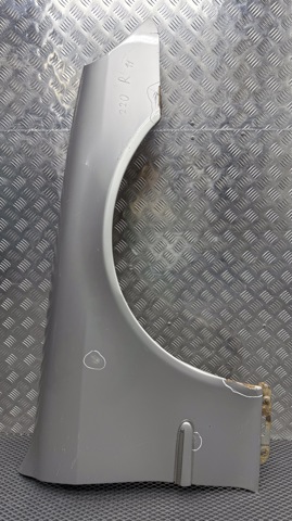 Переднє праве крило A2208800418 MERCEDES