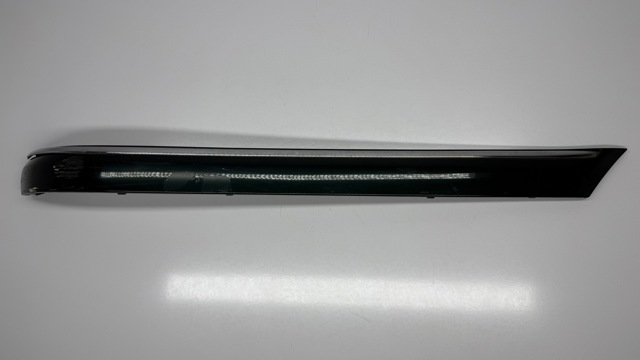 Молдинг бампера заднього, правий A2208851021 MERCEDES