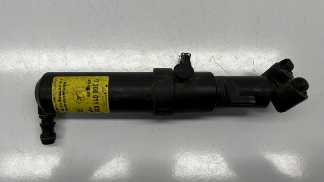 Форсунка омивача фари передньої, правої A2218600247 MERCEDES