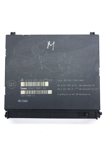 Монітор (дисплей) переднього підголівника A2218702987 MERCEDES