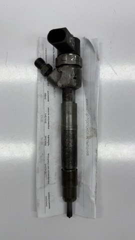 Форсунка дизельна в зборі, розпилювач + тримач A6110701387 MERCEDES