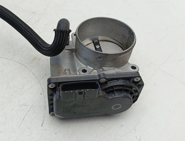 Блок дросельної заслінки 2203031090 TOYOTA