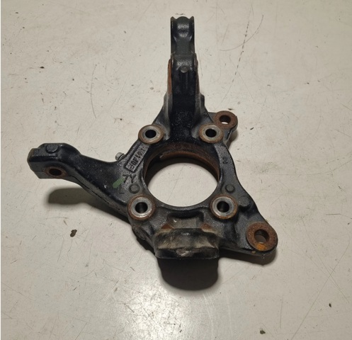 Кулак поворотний передній правий 432110E040 TOYOTA