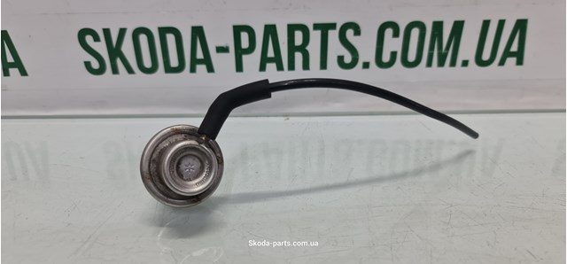 Регулятор тиску палива в паливній рейці 037133035H VAG