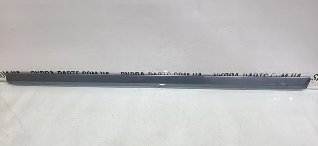 Молдинг передньої правої двері 1Z0853518A VAG