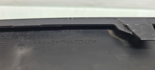 Решітка переднього бампера 1Z0853677C VAG