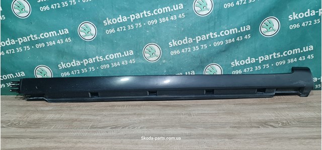 Накладка зовнішня (молдинг) порога, правий 3AA853092C VAG