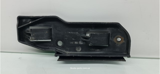Кронштейн бампера переднього, правий 3B0807184E VAG