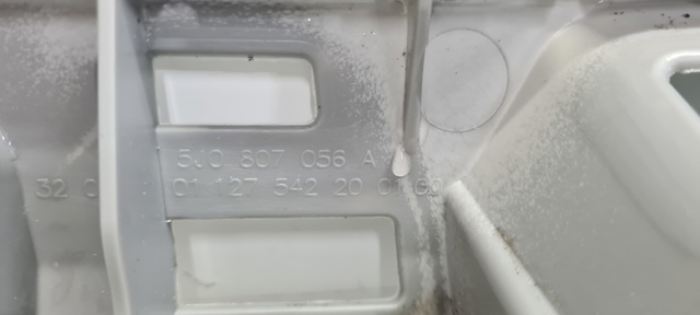 Кронштейн бампера переднього, правий 5J0807056A VAG
