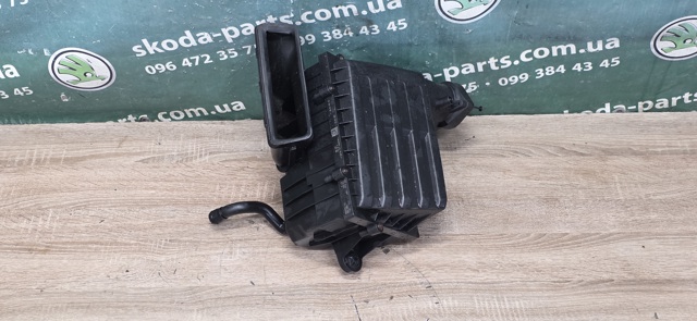Корпус повітряного фільтра 5Q0129607S VAG