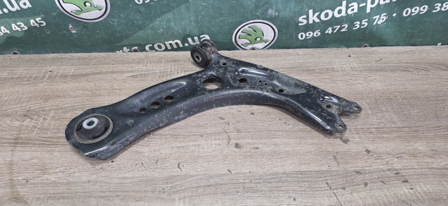 Правий важіль передній нижній підвіски 5Q0407152P VAG