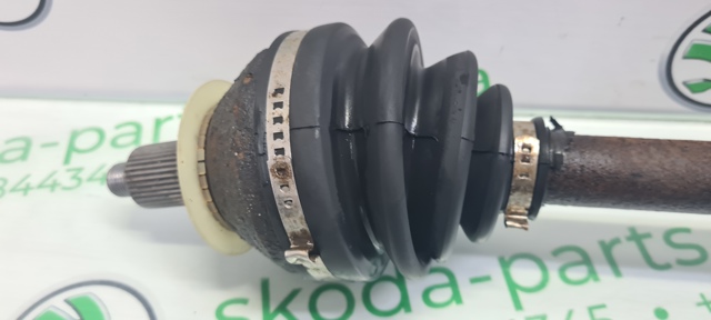 Піввісь передня ліва 6R0407761A VAG