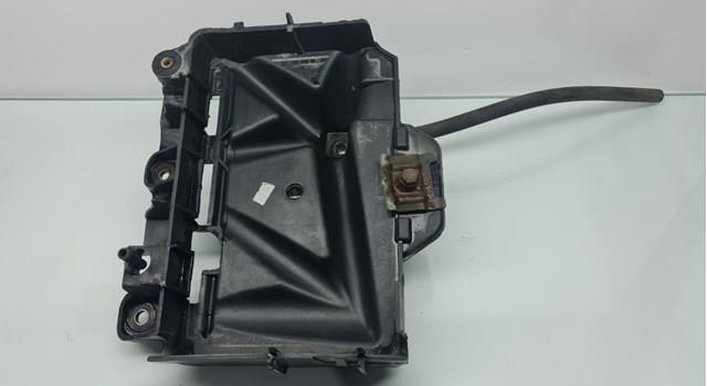 Кріплення / підставка акумулятора 6R0915331 VAG