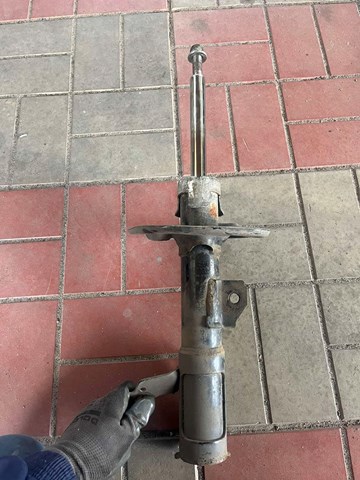 Стійка передня права 485108Z261 TOYOTA