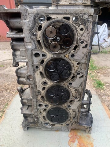 Головка блоку циліндрів 2421454 FORD