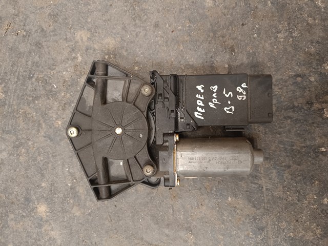 Мотор склопідйомника дверей передніх, правих 0130821694 BOSCH