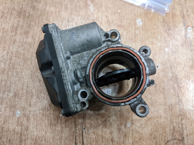 Заслінка повітряна 03L128063R VAG