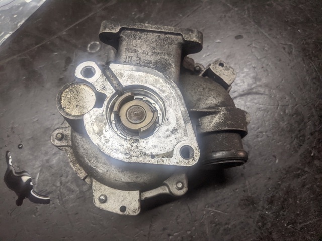 Насос охолоджуючої рідини 11517515778 BMW