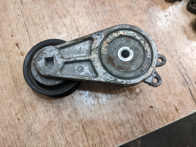 Натягувач приводного ременя 119551EA0D NISSAN