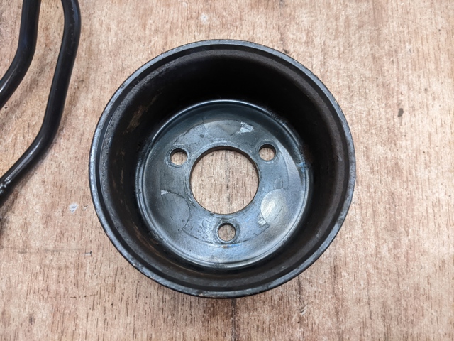 Шків водяного насоса 1311327 LAND ROVER