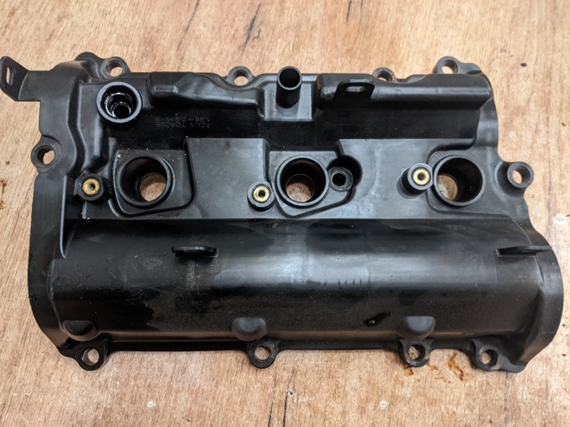 Кришка клапанна, права 13264EY01C NISSAN